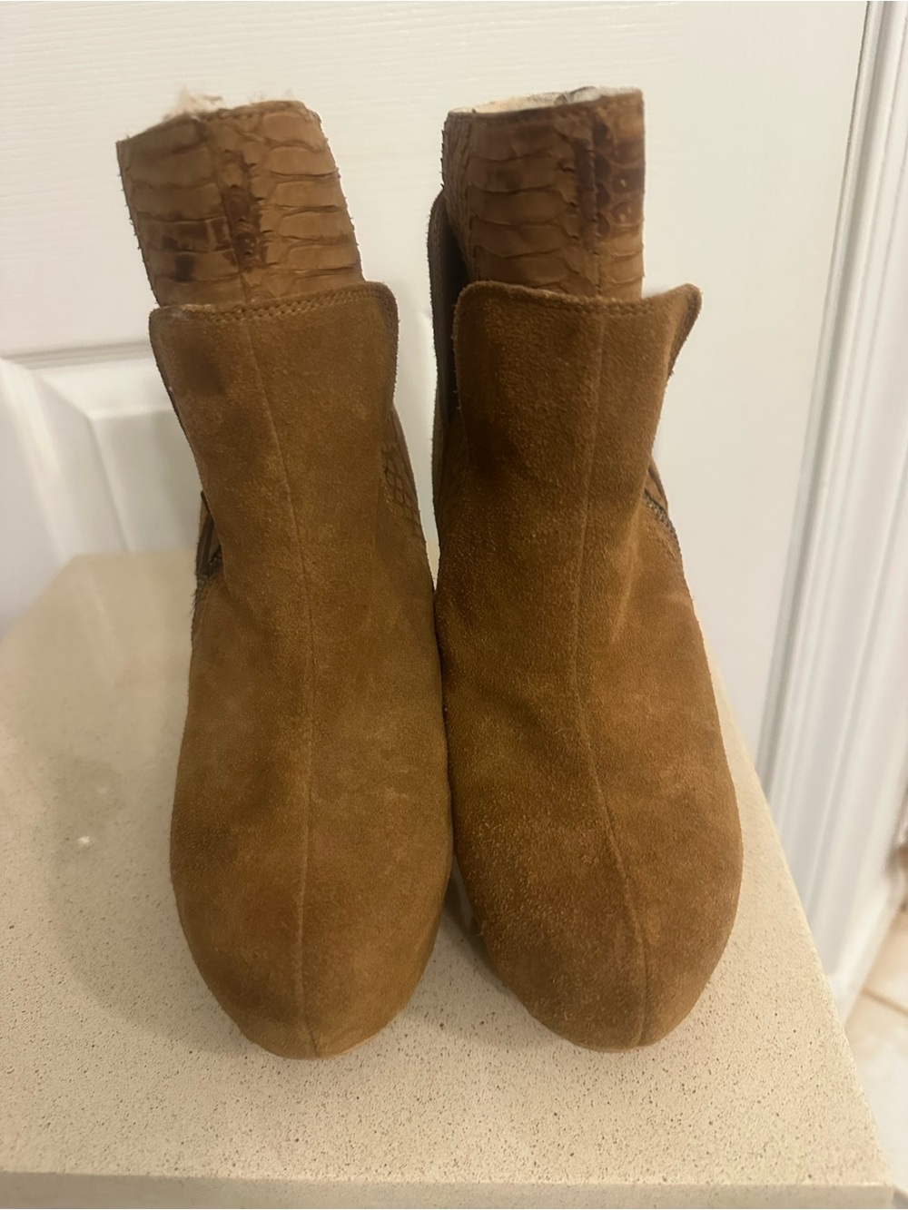 Koolaburra by UGG Women’s Suede Wedge Ankle Boots Size 9